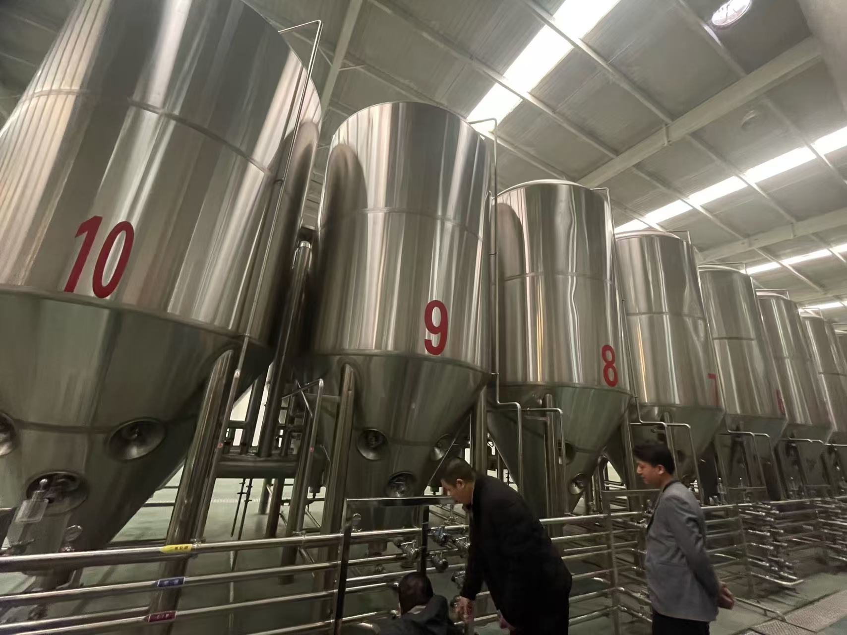 源城精酿啤酒设备厂—平面布置、设备设计、制造、调试、培训等一条龙服务