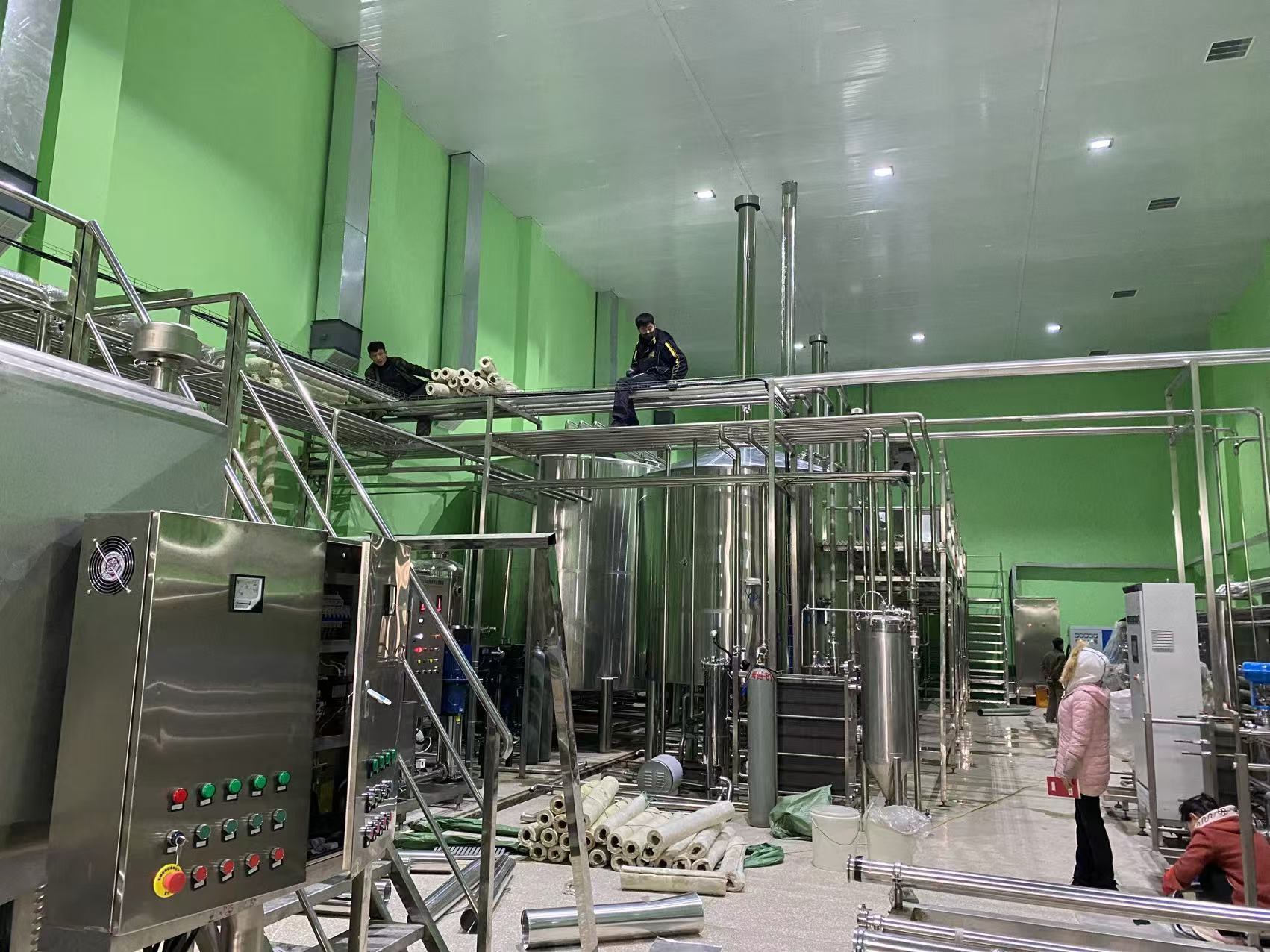 源城精酿啤酒设备厂—精酿啤酒设备制造:传承工艺与创新科技的交融